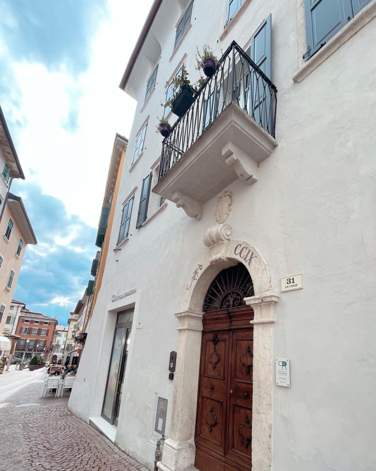 加尔达湖滨Palazzo Riccamboni公寓 外观 照片